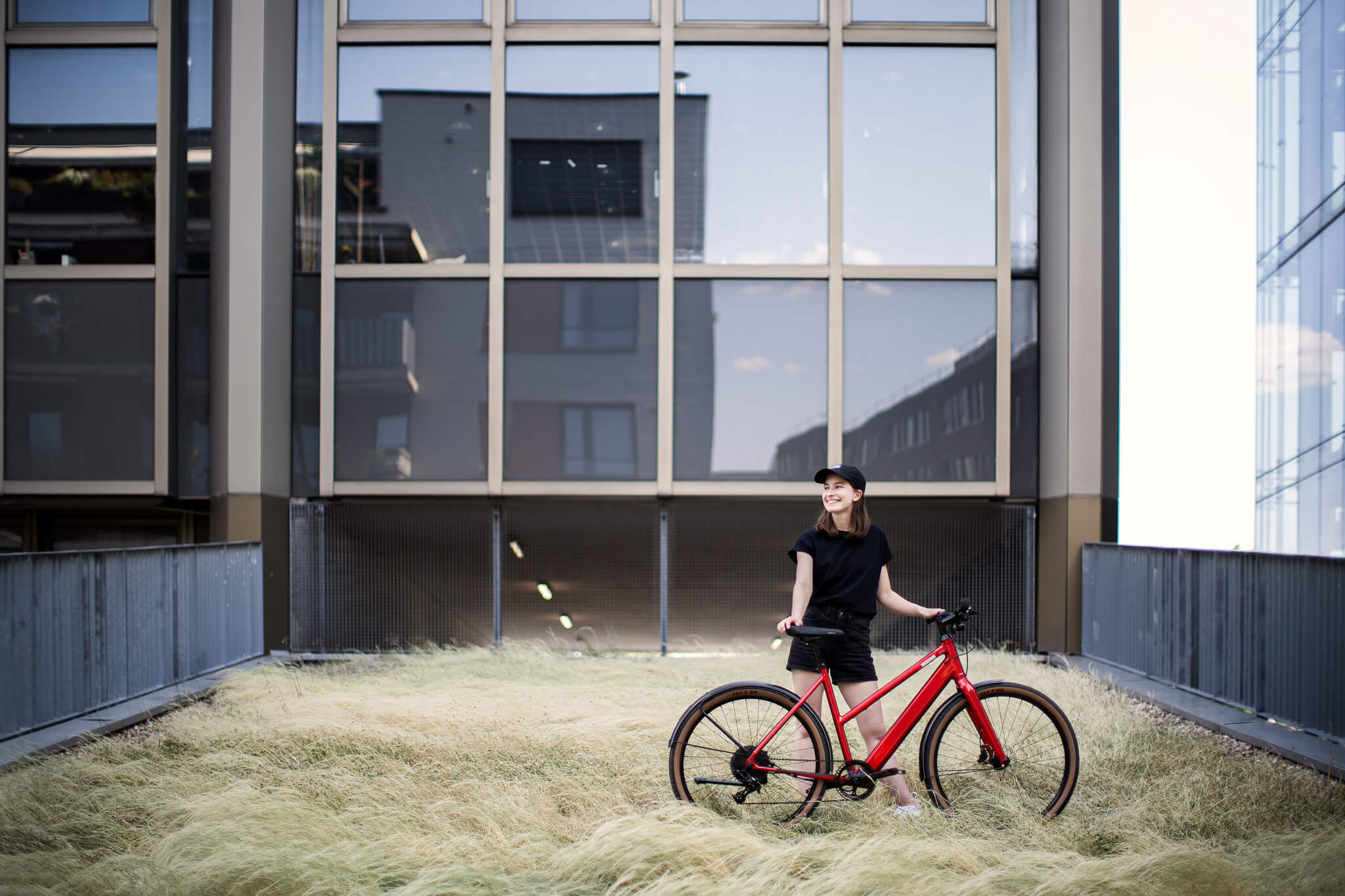 Frau steht neben Coboc Merano TPZ