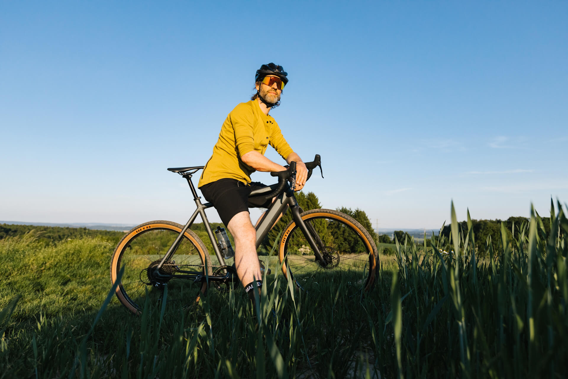 Mit dem leichten Trekking E-Bike Coboc Torino 527 durch die Natur