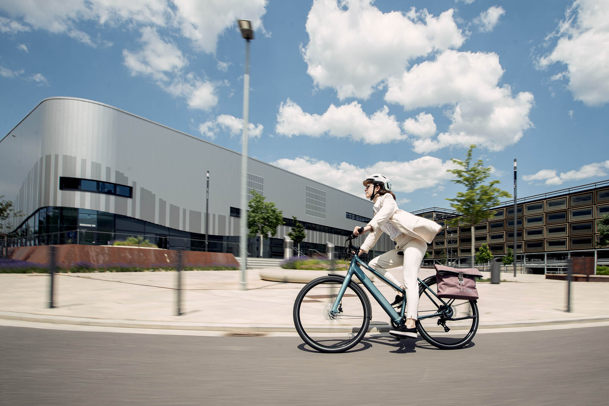 Frau fährt auf Vesterbro TPZ von Coboc